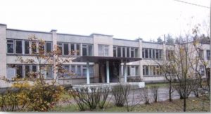 Комплекс зданий сооружений бывшей школы д Рыбница