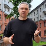 Белорусы купили на аукционе квартиру, в которой прописана пенсионерка