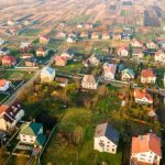 Кто и как должен убирать территорию возле частного дома?