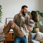 Супруги в общежитии: как законно прописать мужа или жену в своей комнате?