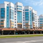 Столько будет стоить оставить авто на ночь у обычного жилого дома?